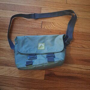 Lowepro cushioned camera bad over shoulder or crossbody